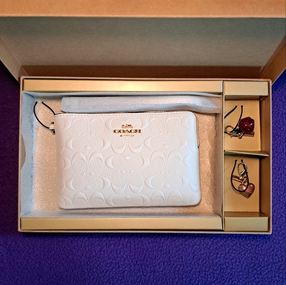Coach Box Set - Picture 2 of 5